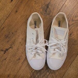 Converse Women's Cream Canvas Loafers